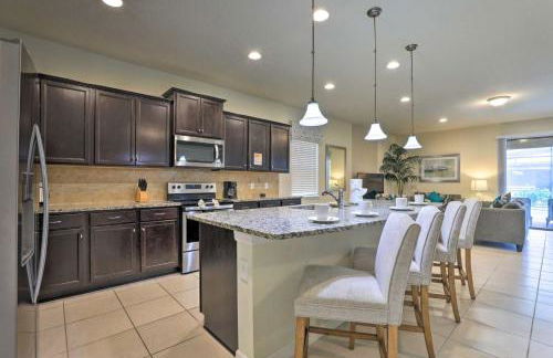New Upscale 8BR Kissimmee Retreat with Private Pool, Spa & Resort Amenities - 7 Mi to Disney! - Foto 11