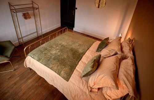 La Villa en Loire, avec Jacuzzi 6 places, Piscine chauffée, boulodrome, salle de jeu, 6 Chambres, vue Loire, 350M2 - Foto 45