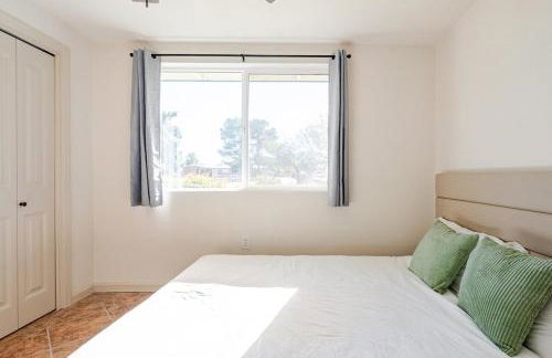 l NEW l 5BR 3BTH Large and Modern Home l Central LOC l 1 ACRE lot - Foto 16