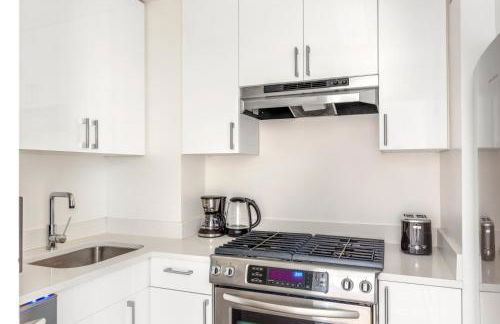 Midtown East 1BR w DM nr UN NYC-906 - Foto 6