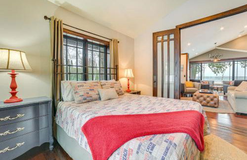 1 Mi to Dtwn! Lakefront Earl Young Charlevoix Home - Foto 18