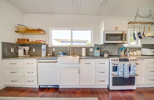 Sun-Soaked Sandy Point Haven with Beach Access! - Foto 13