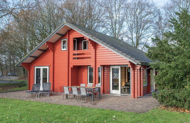 Restyled Wooden Lodge Near the Maasduinen - Foto 1