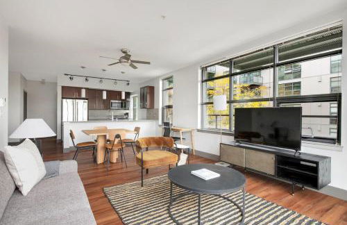 S Lake Union 2BR w Gym WD nr Space Needle SEA-182 - Foto 2