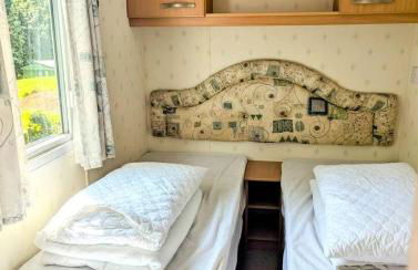 Family-Friendly Woodland Caravan Pool & Bar - Foto 12