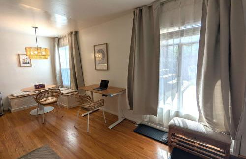 Boho 1-Bedroom BEACH Condo with Mid Size Parking, AC & Laundry - Walk 10min to BEACH! - Foto 5