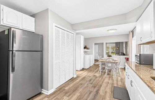 New! Warm & Cozy 3BR w/ Hot Tub, Firepit & BBQ! - Foto 17