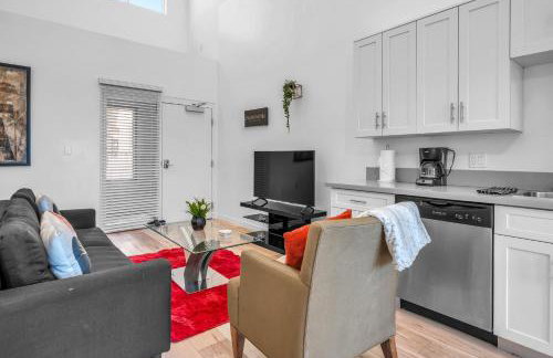 Modern Chic Loft In Hollywood-Koreatown With Parking - Photo 6