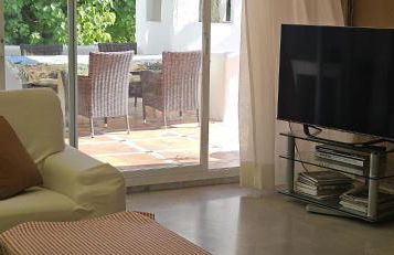 Bonito piso con jardines y piscina - Photo 14