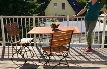 Gemütliche Wohnung mit Sonnenterrasse im blauen Holzhaus - Foto 2