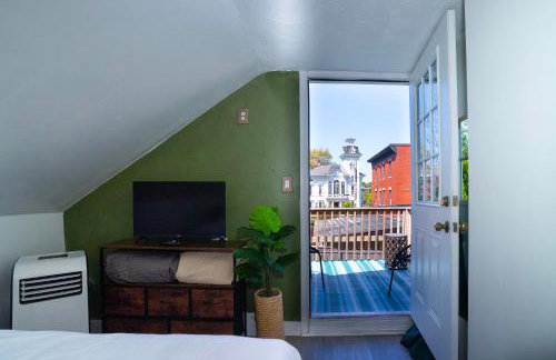 Walk Everywhere | 2-Bedroom House w/ Backyard - Foto 22