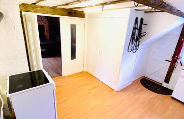 Farmhouse Retreat with Hot Tub, Pool, Horses, Games Room, Free Car Park, Only 45 min from Oxford Circus - Foto 71