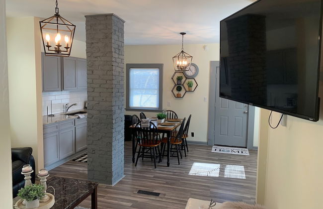 The Southside Villa - With Private Yard & Parking, Near Falls & Casino by Niagara Hospitality - Foto 16