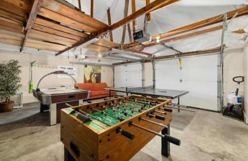 Spacious Family Home with Garage Game Room and Office! - Photo 9