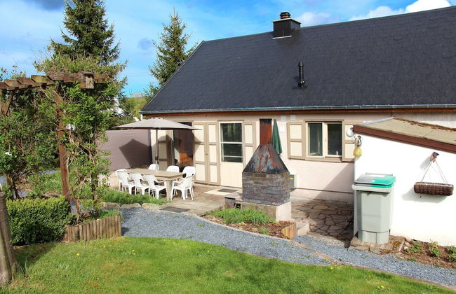 Family Retreat With Garden - Photo 1