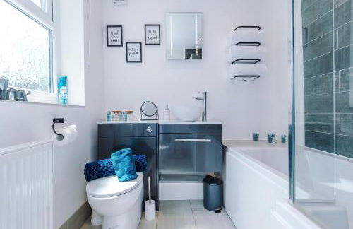 Spacious 3-bed home in Nantwich by 53 Degrees Property - Amazing location, Ideal for Groups - Sleeps 6 - Foto 17