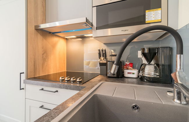 Luxurious Suites Elegance - Photo 26