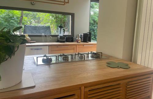 Glass and wood designer villa with garden in centertown - Foto 58