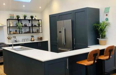 The Cuckoo's Retreat - Luxurious home with private garden & jacuzzi - Photo 11