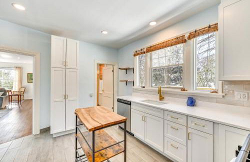 Bright Home Near Pine Lake with Deck and Yard - Foto 9