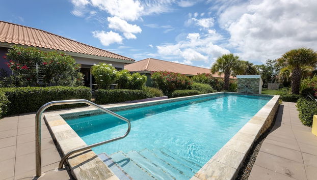 Charming 2BR Apt With Tropical Garden Pool - Foto 3, Habitación