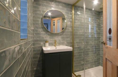 Gorwel is an Art Deco 1930s villa with sea views - Foto 17