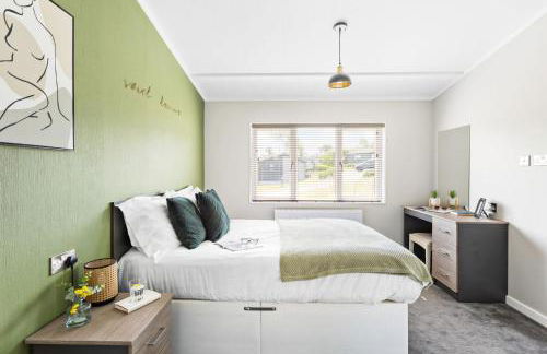 Rose Lodge, 21 Roadford Lake Lodges - Hot Tub, Free Parking and WiFi, Short Walk to Lake - Foto 14