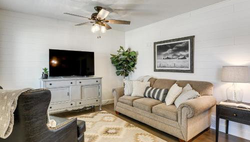 Cozy Farmhouse-Style Cottage by Mighty 5 Ntl Parks - Foto 2