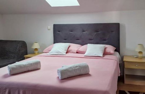 Stunning Apartment In Rogotin-Ploce With Wifi - Photo 4