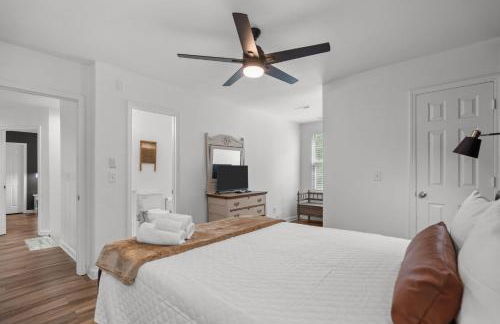 Grandma's Farm on 6 acres with Lighted Barn and River Access - Foto 9