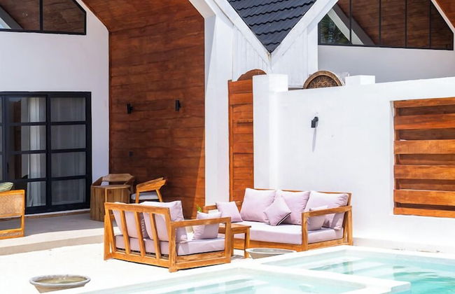 Solymar Staffed Beach Front Villa - Photo 44