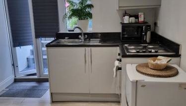 Modern self contain studio Own Private Access - Foto 4