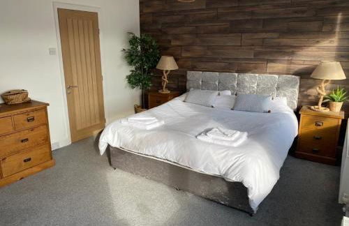 Blissful 4-Bedroom Home with Hot tub - Foto 11