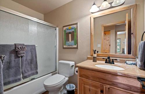 Cabin with Wild Horses, Fireplace, Dog Friendly & StarLink - Foto 13