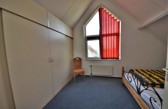 Lively Bungalow on the Water - Photo 4