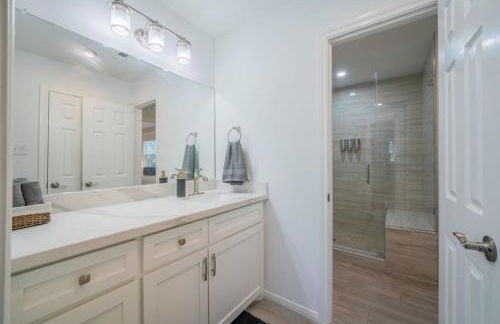 Bright and Spacious Home for w Pool -over 30 Nights- - Foto 34