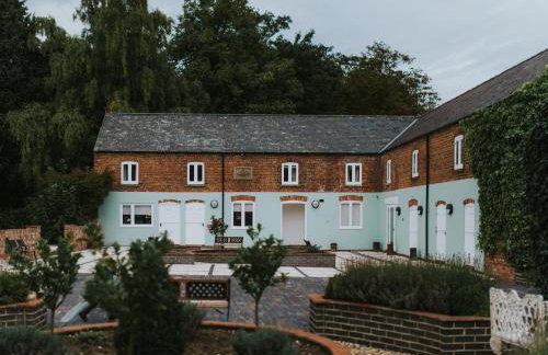 Healing Manor Hotel - Photo 2