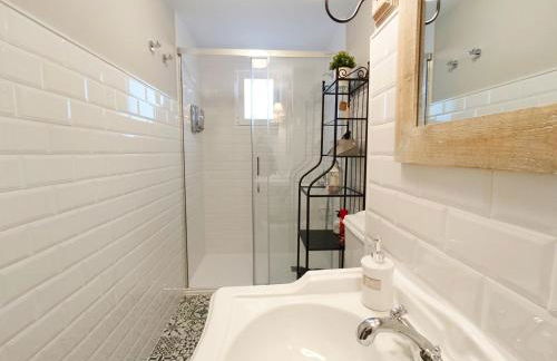 80s Loft ViNTAGE 15' Málaga Airport Free Guest Parking - Foto 15