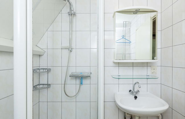 Cozy Holiday Home in Nunspeet near Forest - Photo 17