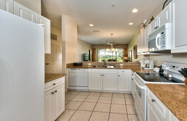 Genoa Vacation Rental: Stylish 2-BR Condo with Golf & Lake Views. Resort-Style Pool, Hot Tub, and Easy Access to Championship Golf. Minutes from Naples Beaches, 5th Avenue S, and Marco Island - Foto 16