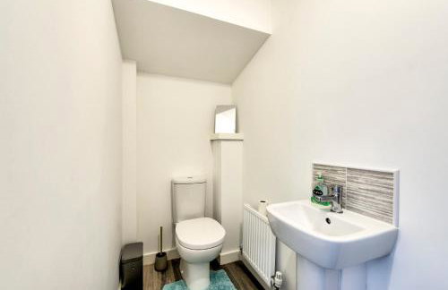 2-Bedroom Holiday Home With Private Garden & Parking - Foto 22