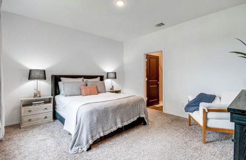 Montgomery Home with Pond Access, Fire Pit and More! - Foto 11