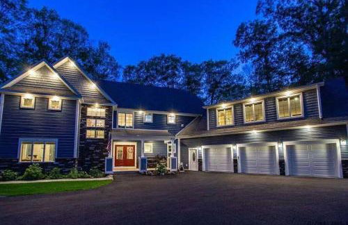 The Athena Hideaway - hottub, firepit, lake & racetrack - Foto 2