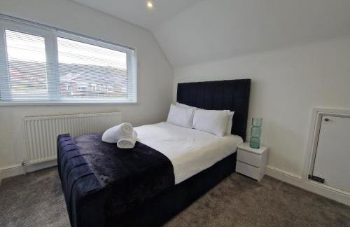 Modern Detached 3 bedroom home with off-road parking & bike store - Photo 15