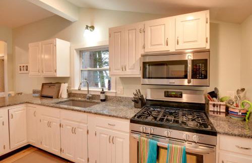 Falmouth Vacation Rental On Highland Lake! - Foto 3