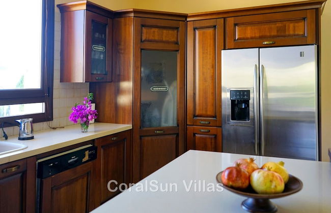 Amazing Luxury Villa, Enormous Heated Pool Jacuzzi, Gym, Games Room In Paphos, - Foto 20