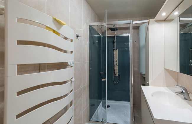 Apartment With 2 Bedrooms and Large Terrace - Photo 13