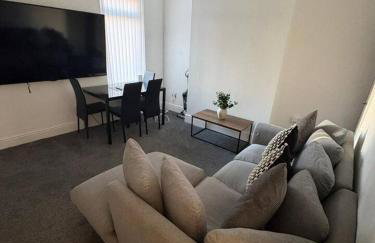Spacious 3BR Home in Runcorn | Sleeps Large Groups - Foto 8