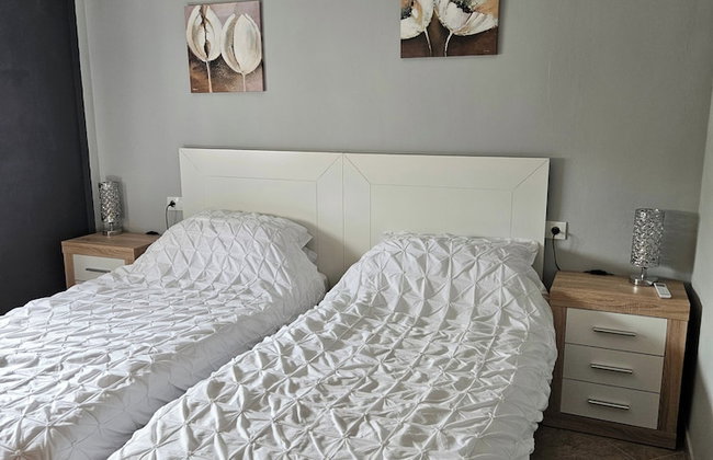 Villa - Sleeps 4 - Pool - Patio - Parking - Photo 6