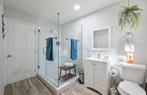 Wood Circle House - Dog Friendly with Fenced in Backyard - Foto 15